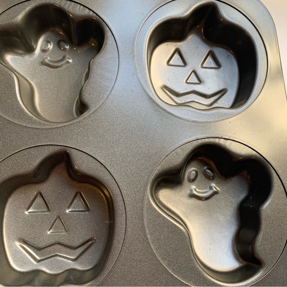 Wilton Halloween Ghost & Pumpkins non-stick mini cake muffin jello mold. - Picture 4 of 4